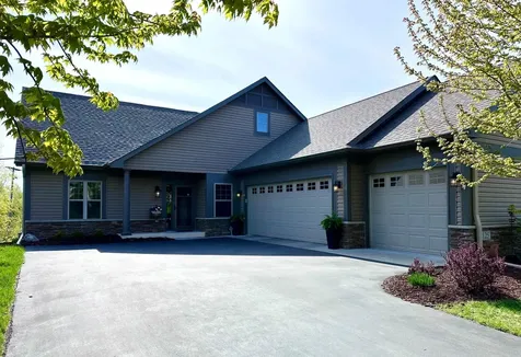 125 Highland Drive Carver MN 55315
