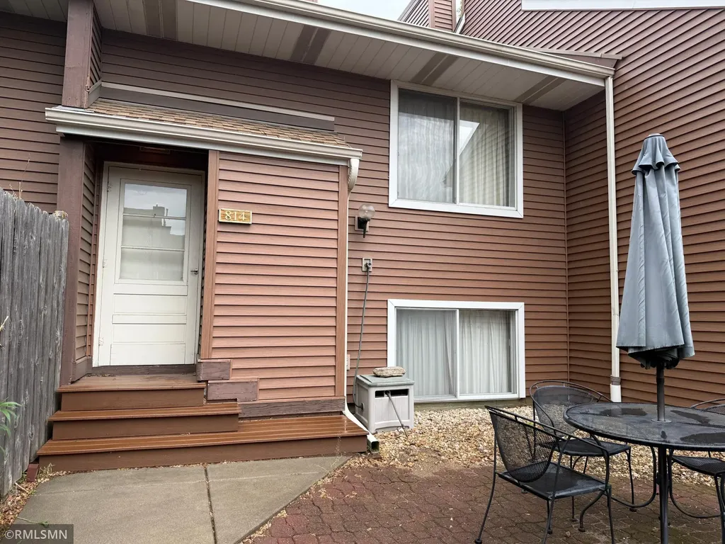 814 Seal Street Saint Paul MN 55114