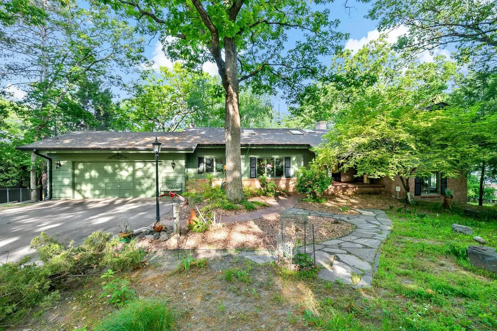 8282 Hidden Bay Court N Lake Elmo MN 55042