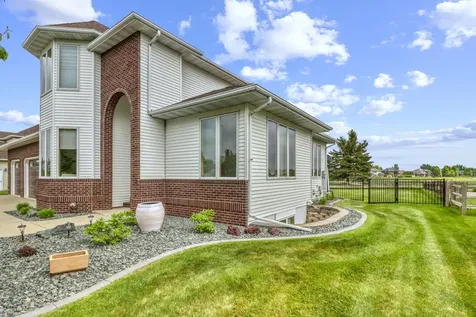 4744 Rose Creek Parkway S Fargo ND 58104