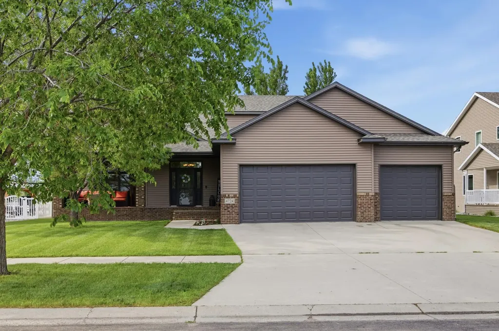 4724 Lavonne Court S Fargo ND 58104