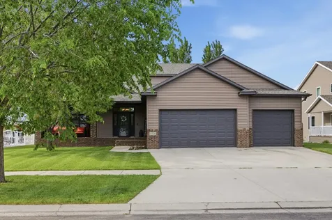 4724 Lavonne Court S Fargo ND 58104