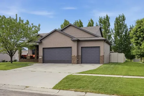 4724 Lavonne Court S Fargo ND 58104