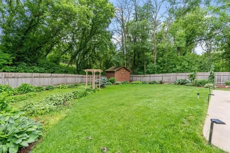 7611 Paulsen Drive Eden Prairie MN 55346