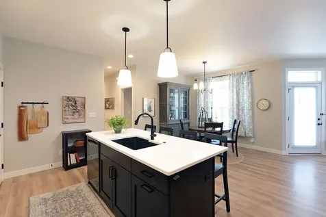 4078 49th Avenue S Fargo ND 58104