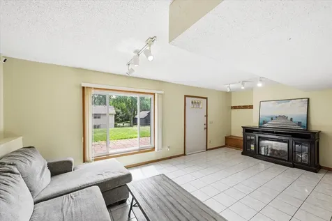 4516 Whitetail Way Eagan MN 55123