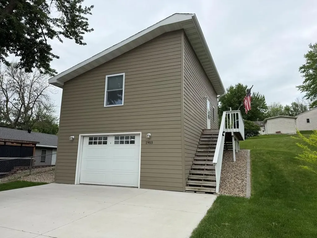 1903 Mark Drive Albert Lea MN 56007
