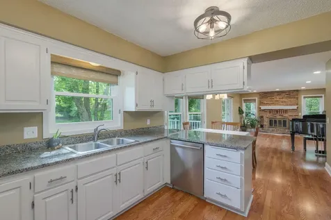 901 Southwind Drive Burnsville MN 55306