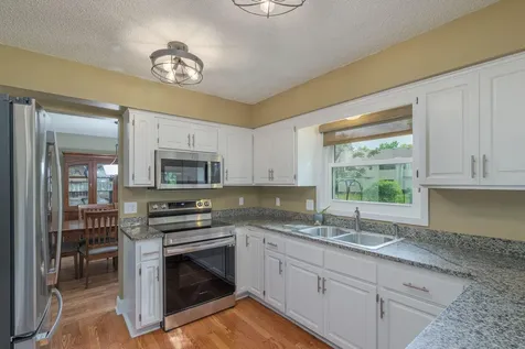 901 Southwind Drive Burnsville MN 55306