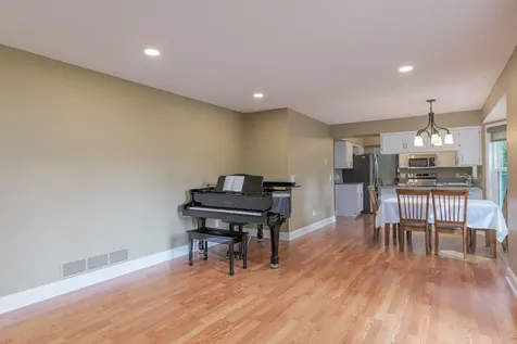 901 Southwind Drive Burnsville MN 55306