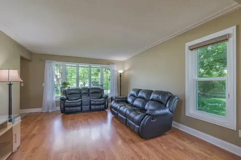 901 Southwind Drive Burnsville MN 55306