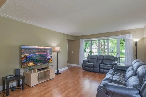 901 Southwind Drive Burnsville MN 55306