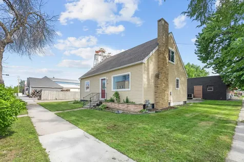 125 W Church Street Belle Plaine MN 56011