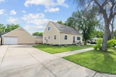 125 W Church Street Belle Plaine MN 56011