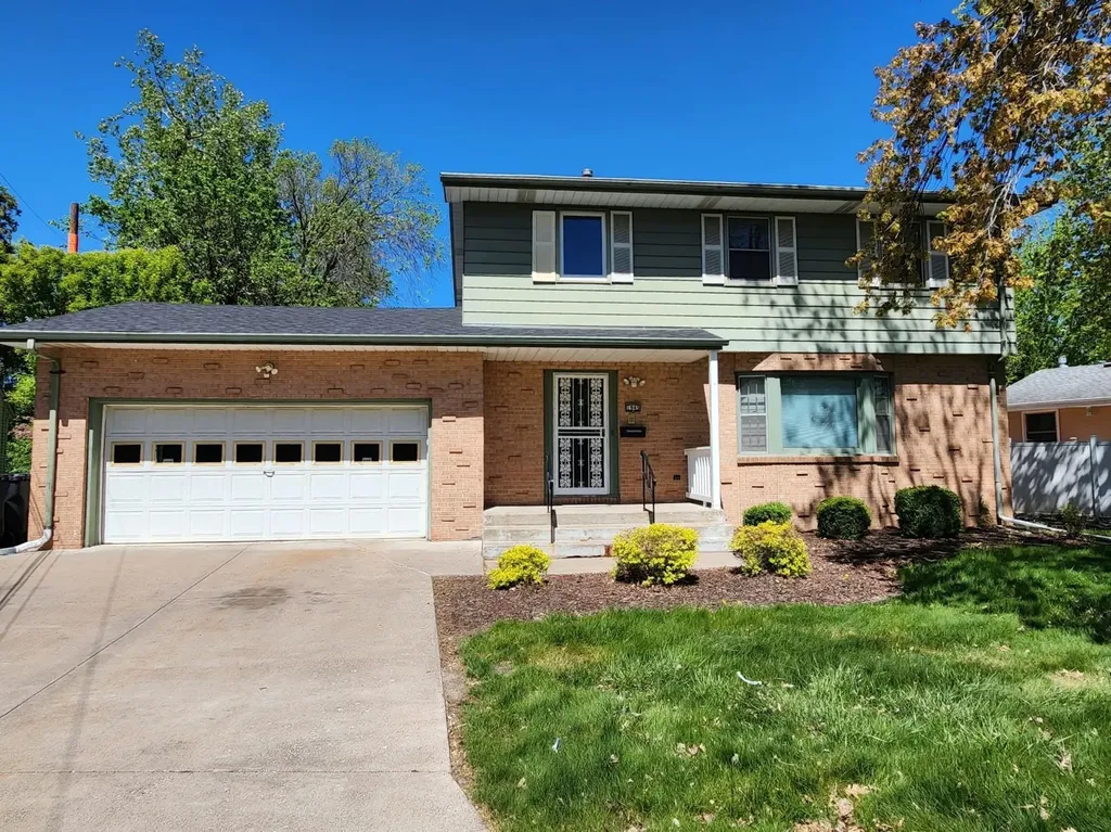 1945 Upper Afton Road E Saint Paul MN 55119