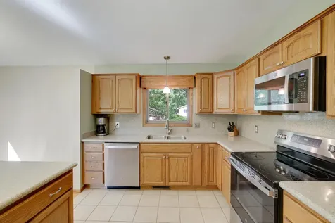 1980 Timber Wolf Trail N Eagan MN 55122