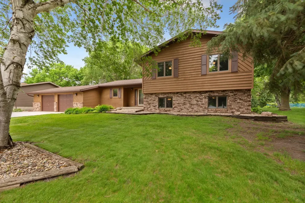 1139 10th Street N Saint James MN 56081