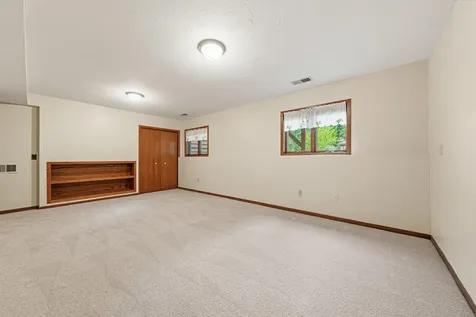 1139 10th Street N Saint James MN 56081