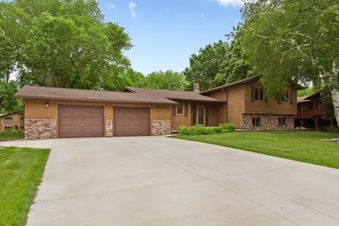 1139 10th Street N Saint James MN 56081