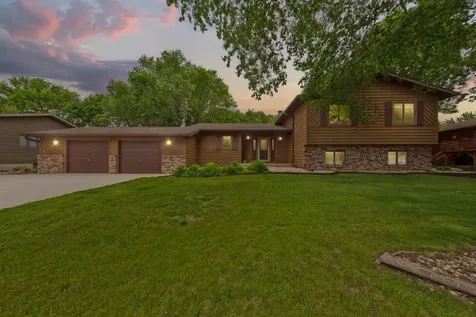 1139 10th Street N Saint James MN 56081