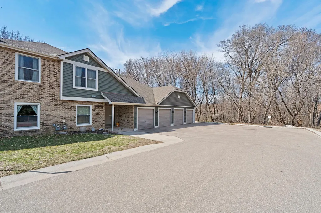 3861 Gold Point Eagan MN 55122