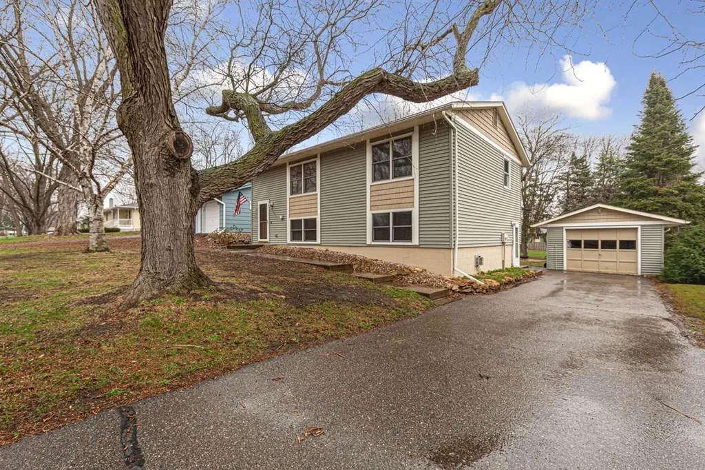 1401 Autumn Drive Faribault MN 55021