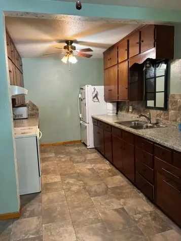 1121 W 6th Street Graceville MN 56240