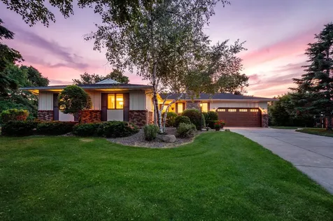 3653 Grenadier Trail N Oakdale MN 55128