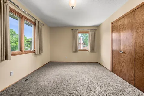 3653 Grenadier Trail N Oakdale MN 55128
