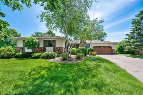 3653 Grenadier Trail N Oakdale MN 55128