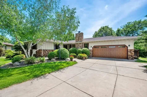 3653 Grenadier Trail N Oakdale MN 55128