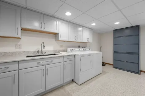 3653 Grenadier Trail N Oakdale MN 55128