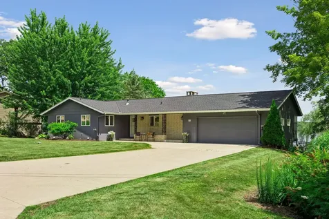 2500 Auburn Drive Victoria MN 55386