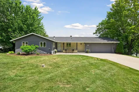 2500 Auburn Drive Victoria MN 55386