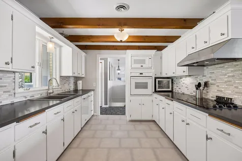 2500 Auburn Drive Victoria MN 55386