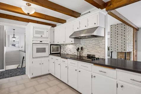 2500 Auburn Drive Victoria MN 55386