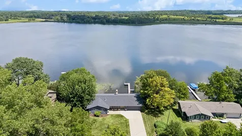 2500 Auburn Drive Victoria MN 55386
