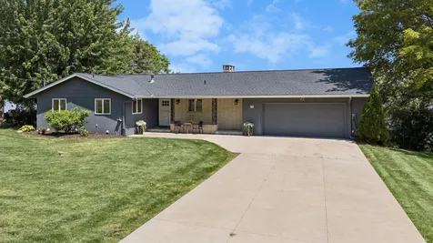 2500 Auburn Drive Victoria MN 55386