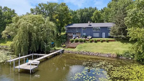 2500 Auburn Drive Victoria MN 55386