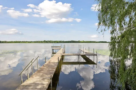 2500 Auburn Drive Victoria MN 55386