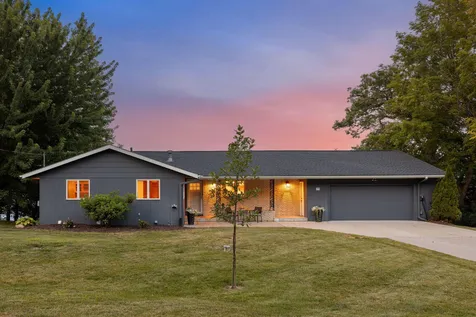 2500 Auburn Drive Victoria MN 55386