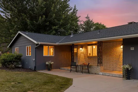 2500 Auburn Drive Victoria MN 55386