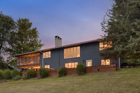2500 Auburn Drive Victoria MN 55386
