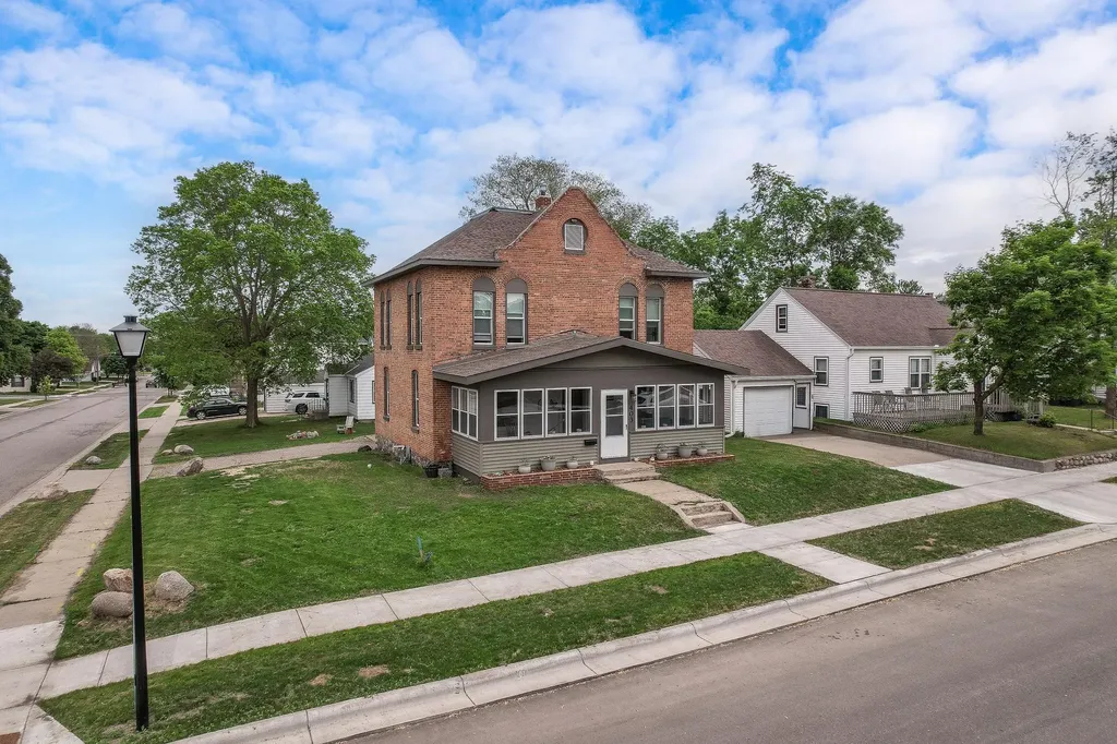 403 Pine Street S Sauk Centre MN 56378