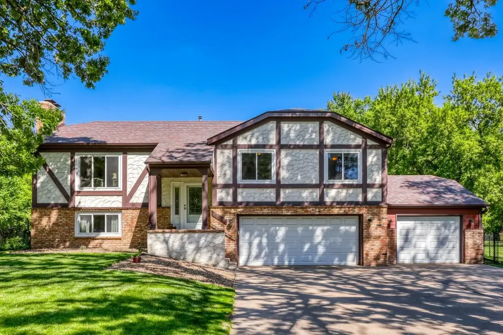 9951 Ibis Street NW Coon Rapids MN 55433