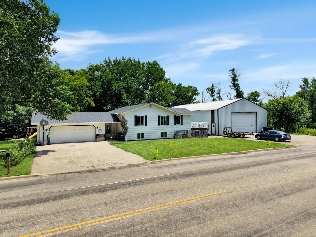 755 W 1st Street S Cottonwood MN 56229