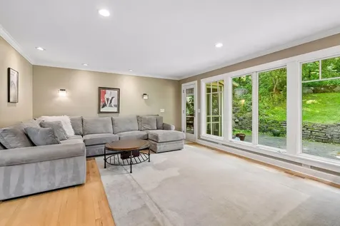 6201 Scotia Drive Edina MN 55439
