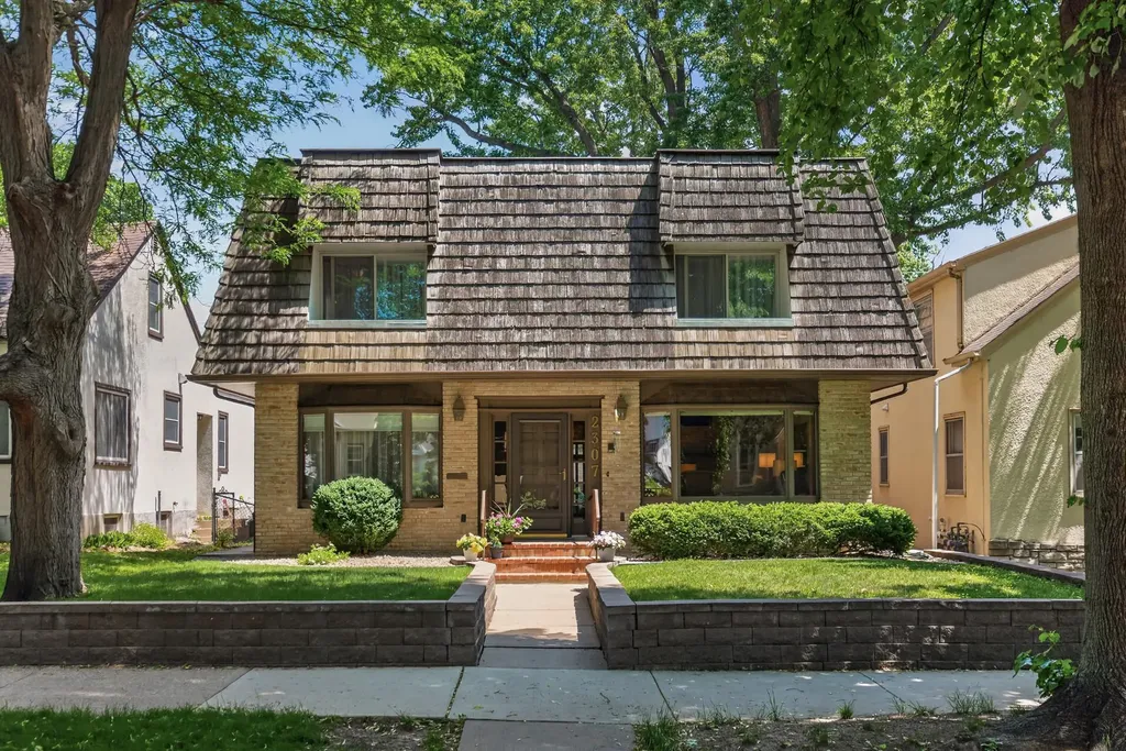 2307 Mckinley Street NE Minneapolis MN 55418