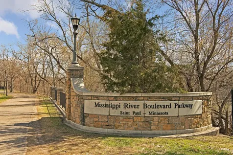 878 Mississippi River Boulevard S Saint Paul MN 55116