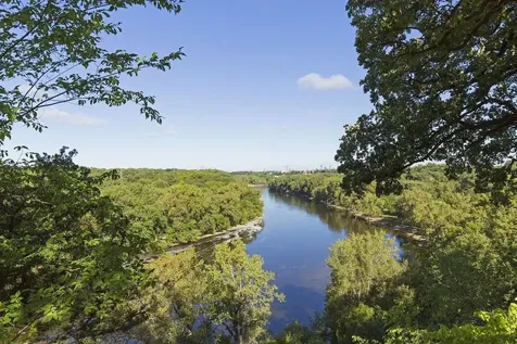 878 Mississippi River Boulevard S Saint Paul MN 55116